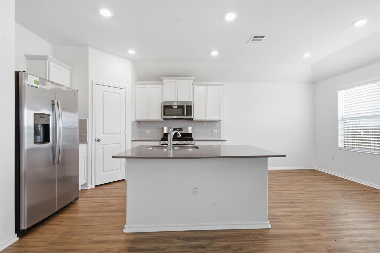 10537  Steinbeck Dr photo 3