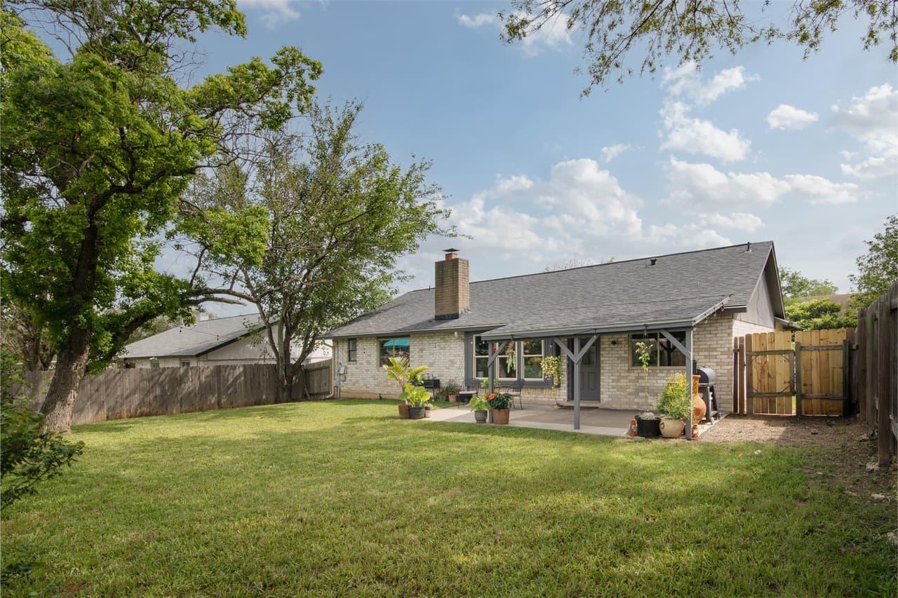 304  Skyloop Dr photo 6