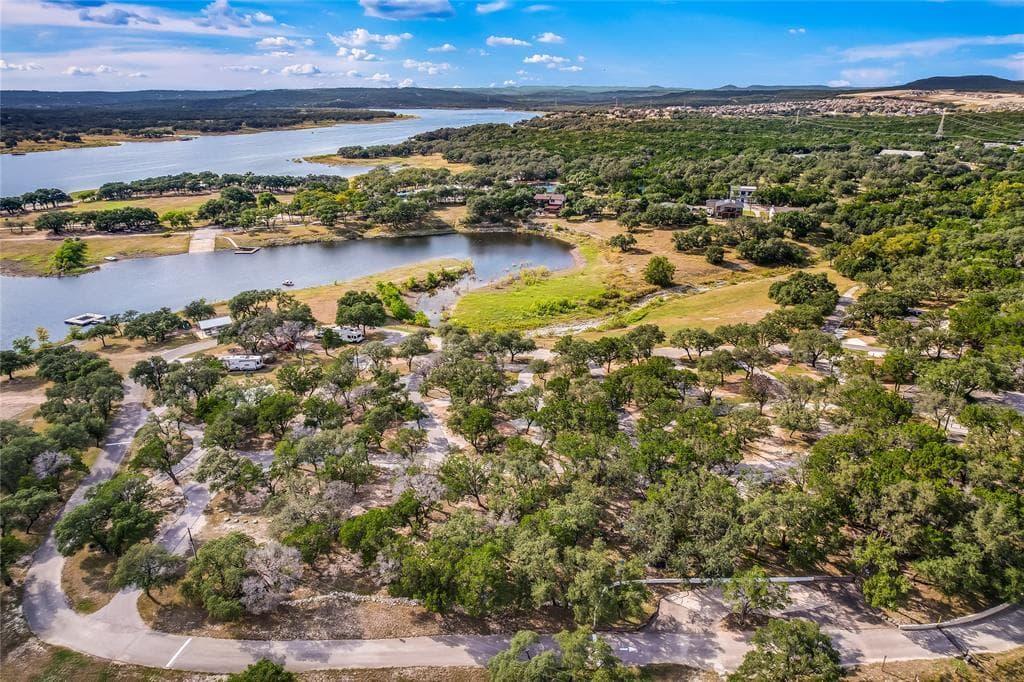 21402  Highland Lake Dr photo 4