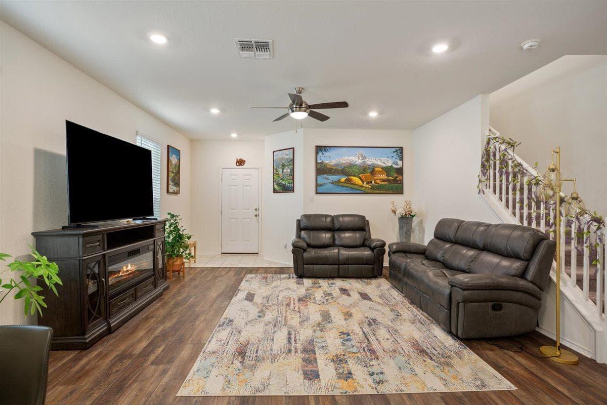 209  Bougainvillea Loop photo 4