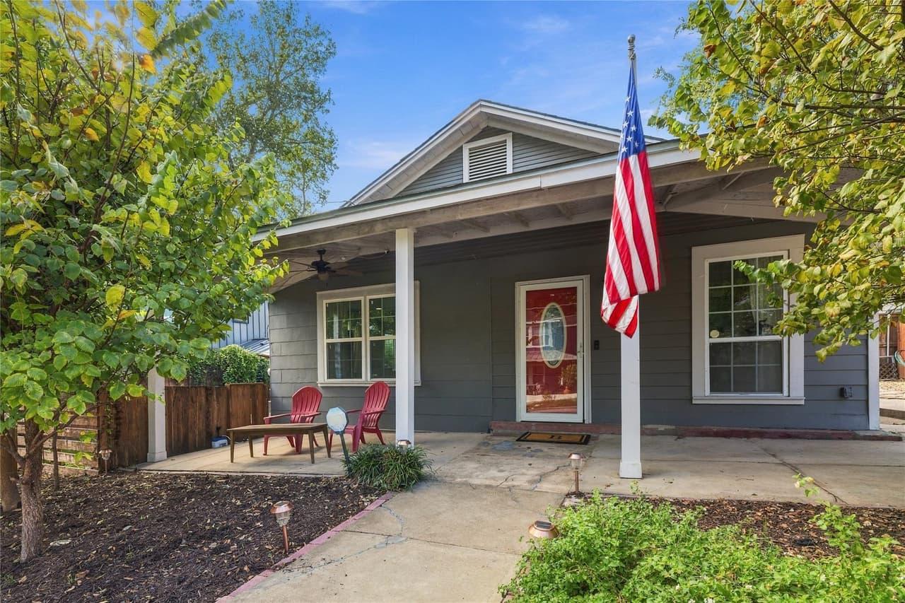66  Navasota St photo 2
