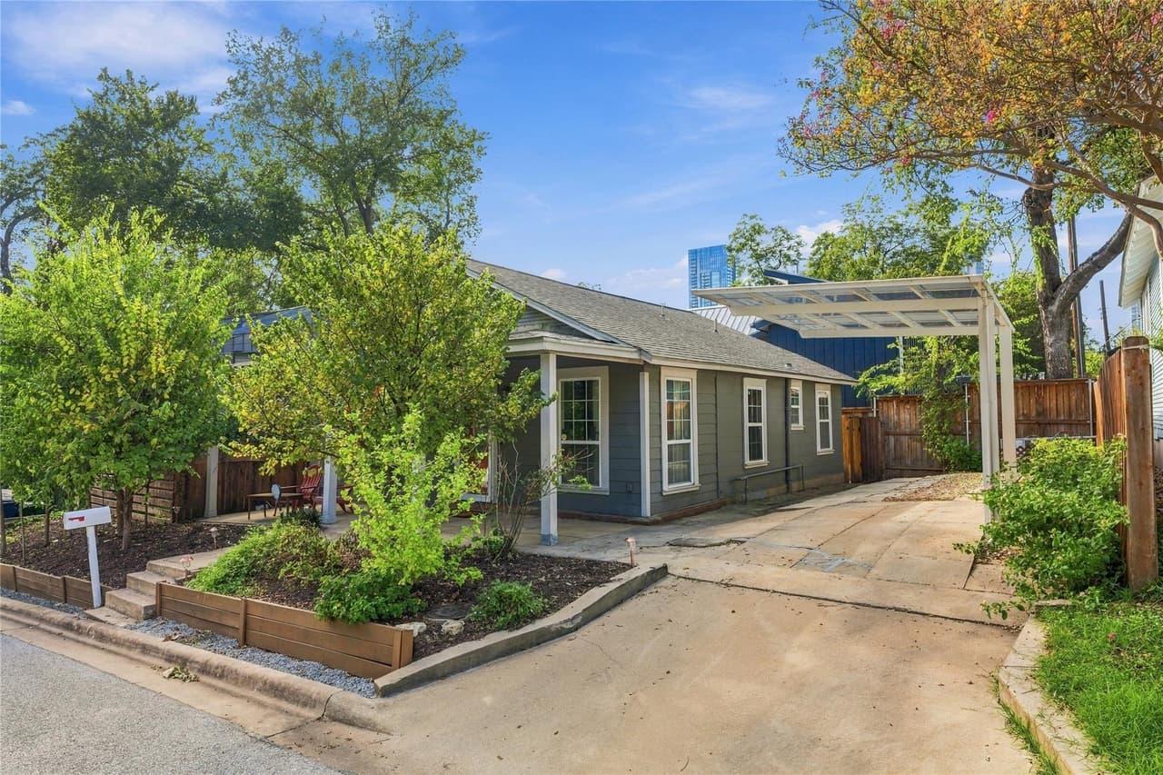 66  Navasota St photo 5