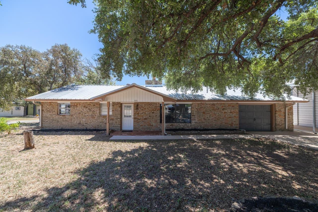 606  Cedar Dr photo 2
