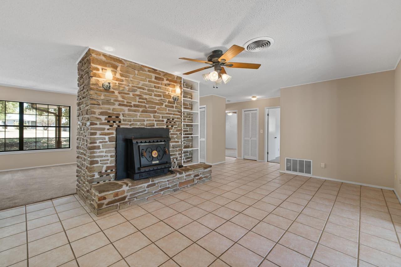 606  Cedar Dr photo 3