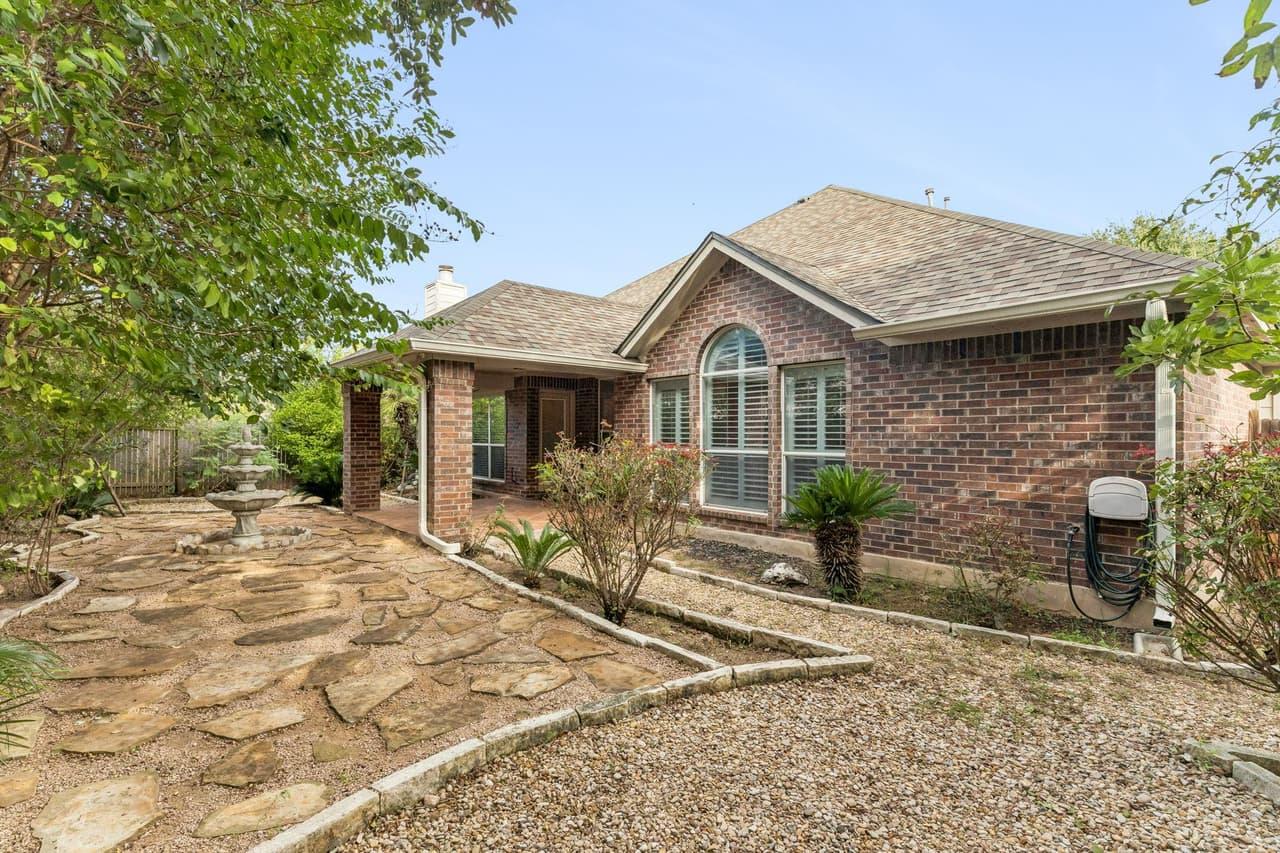 16305  Almaden Dr photo 3