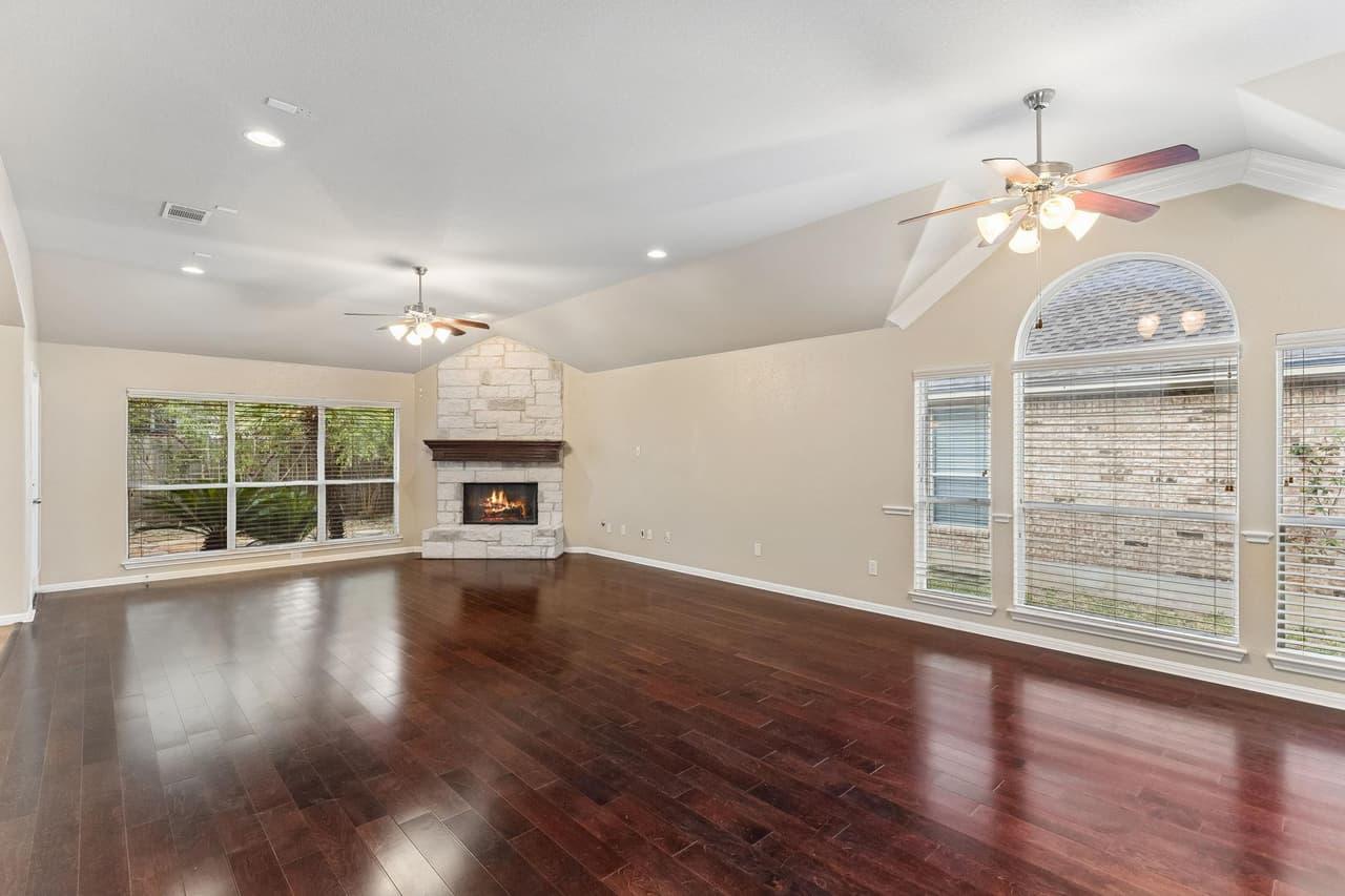 16305  Almaden Dr photo 4
