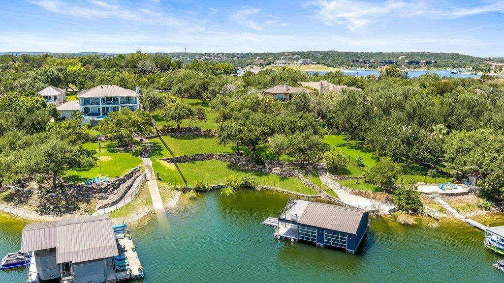 909  Brooks Hollow Rd