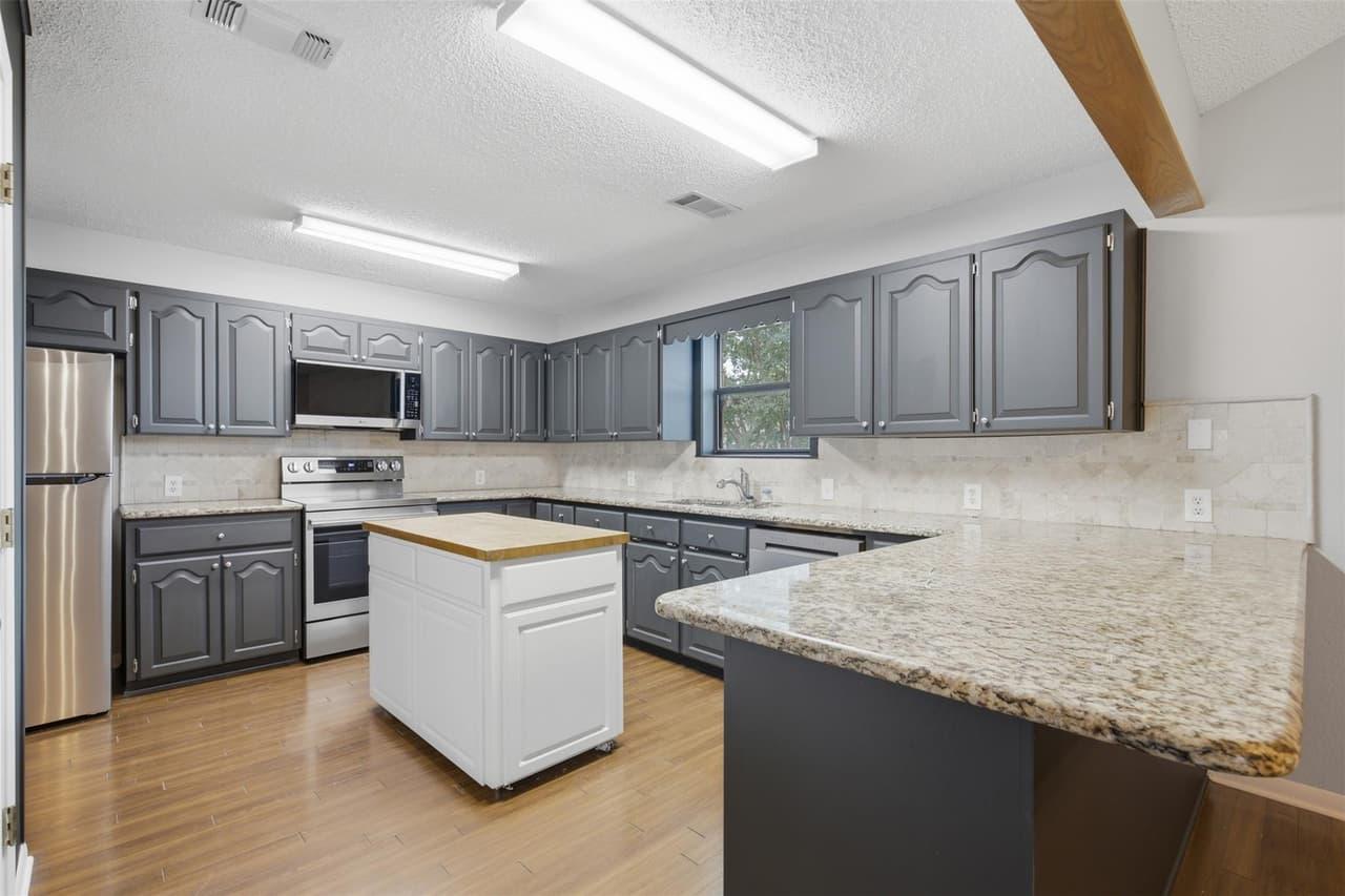 508  Pebble Dr photo 3