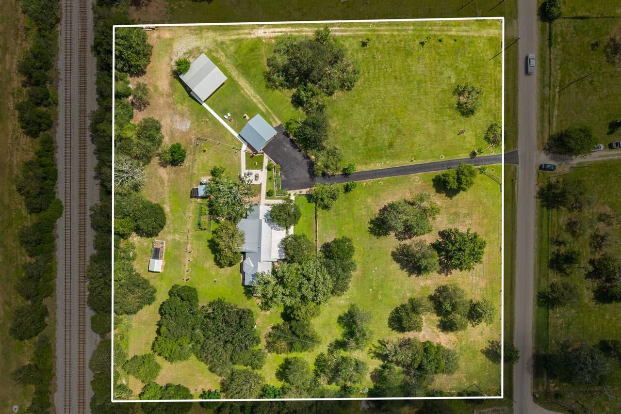 402  Smith Rd photo 4