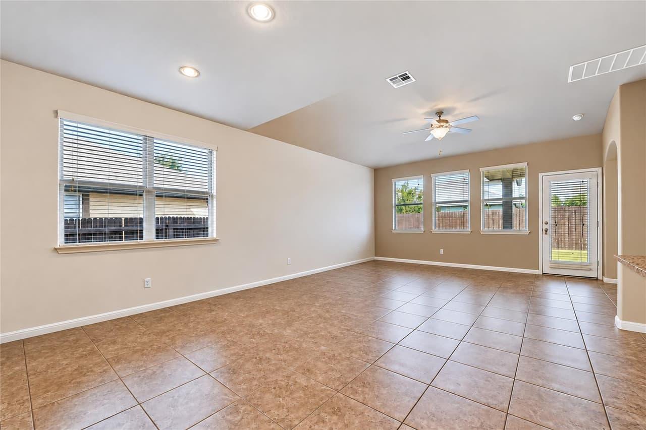 140  Brockston Dr photo 6