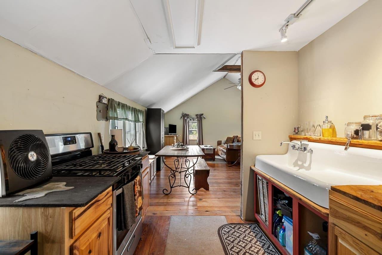 242  Cody Ln photo 5