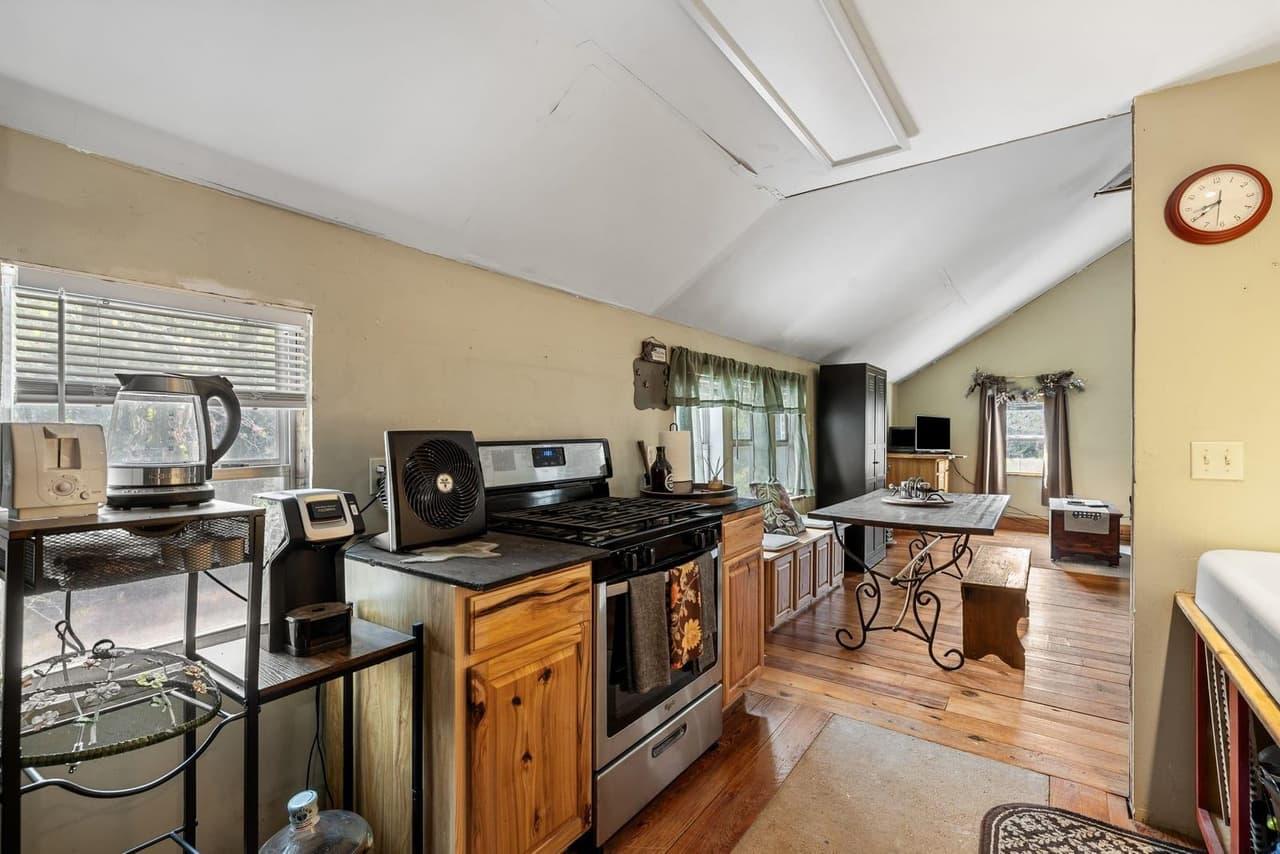 242  Cody Ln photo 6