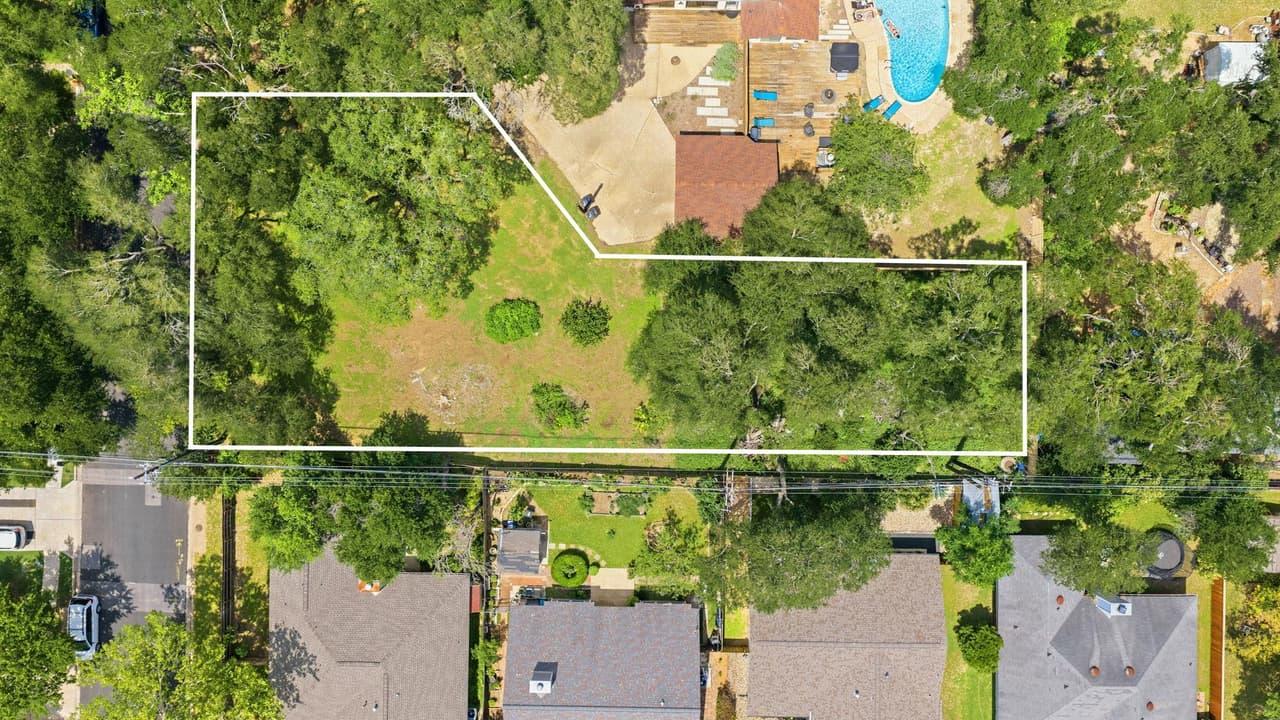9505  Woodshire Dr