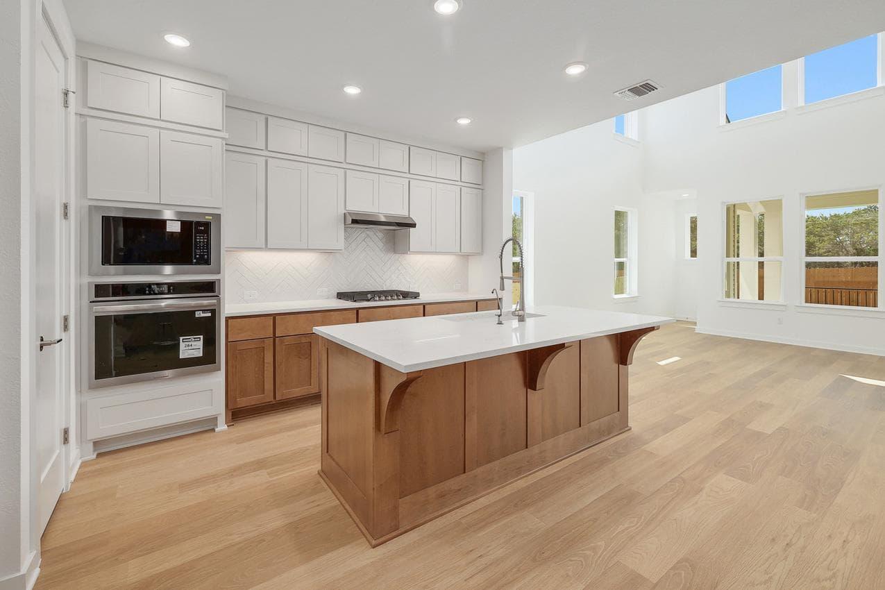 301  Luttrell Ln photo 2