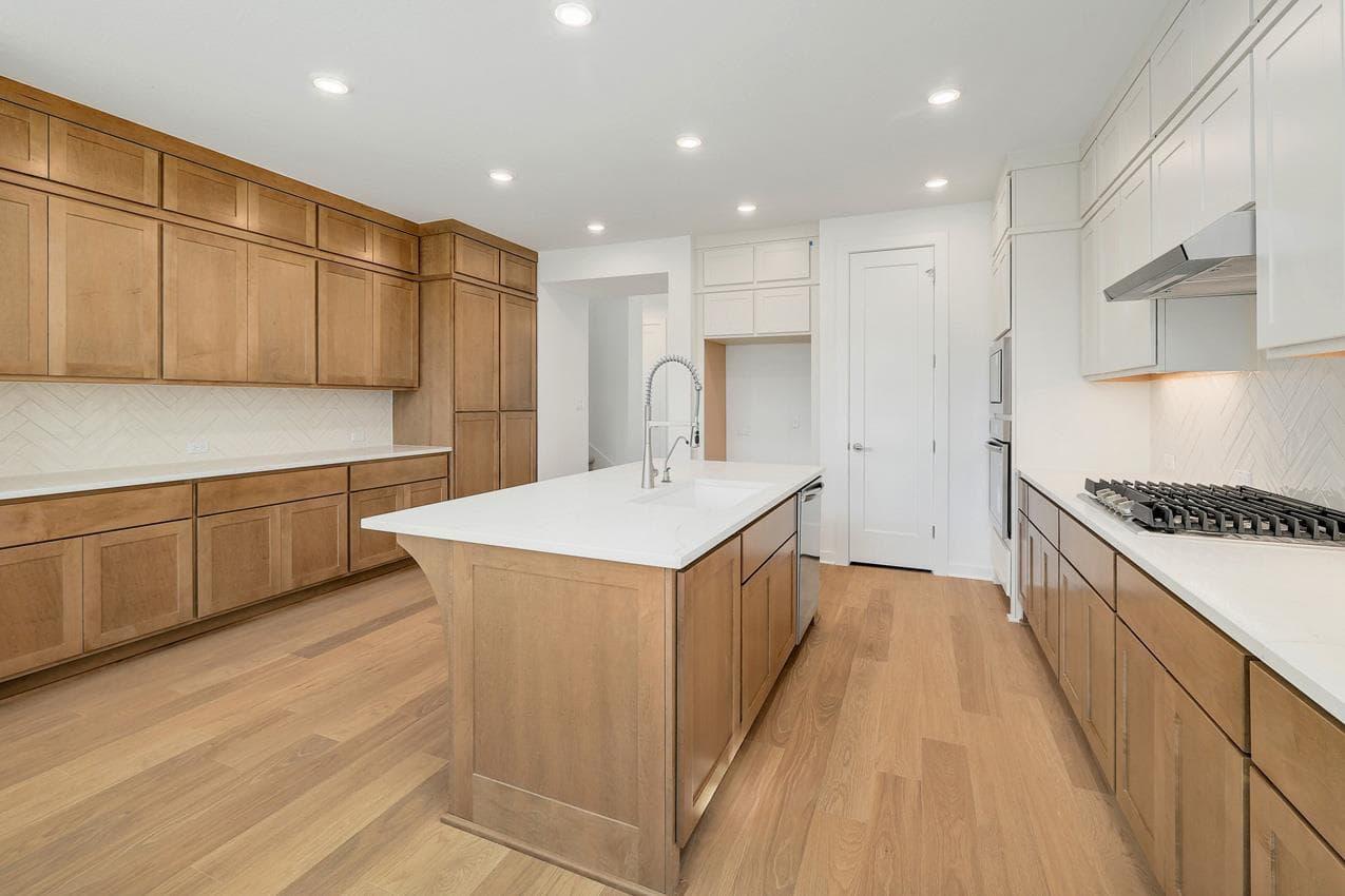 301  Luttrell Ln photo 3