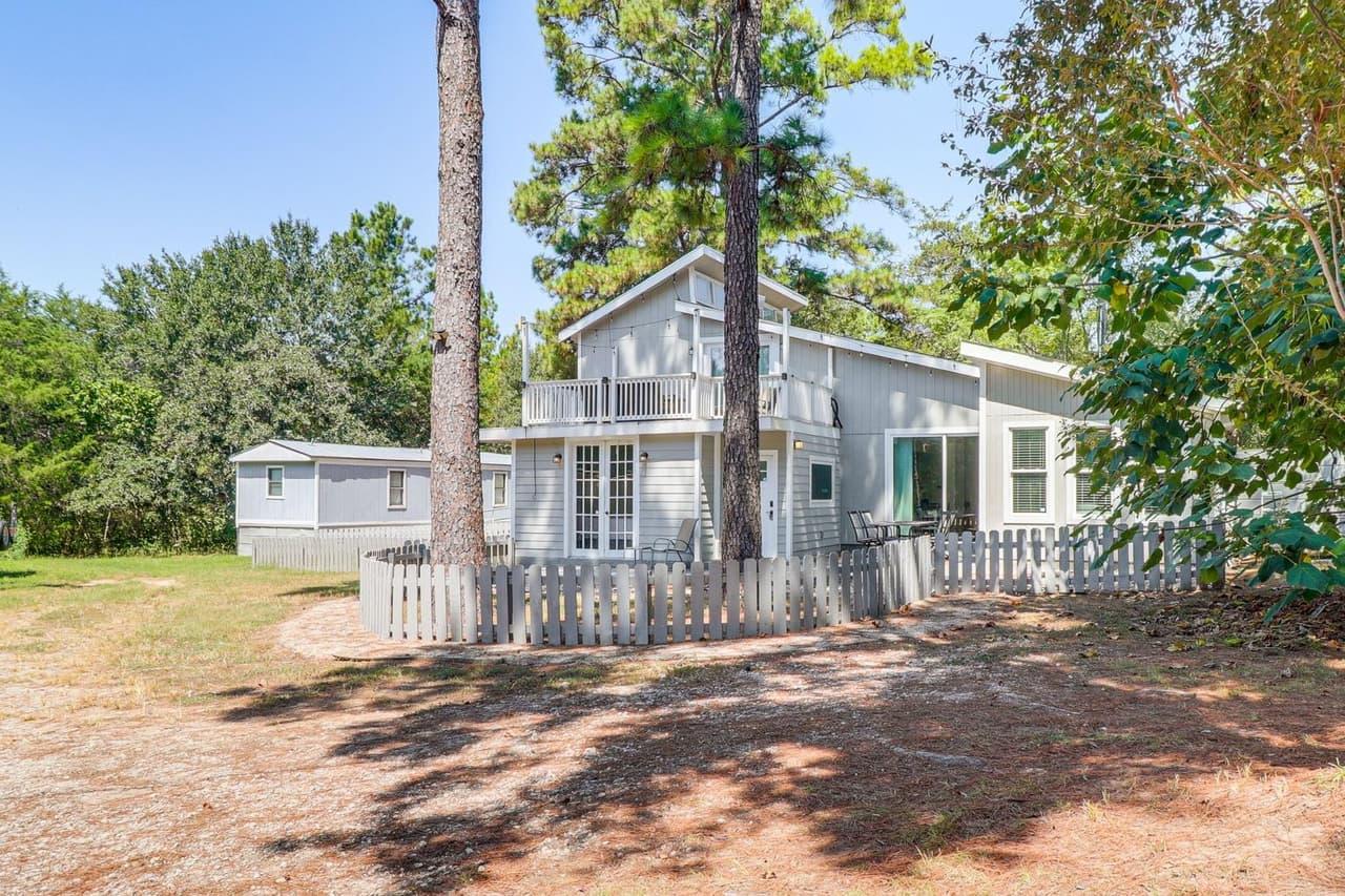 372  Plum St photo 2