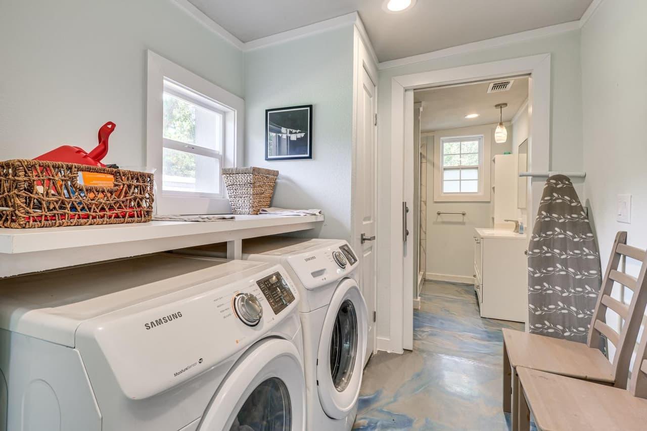 372  Plum St photo 6