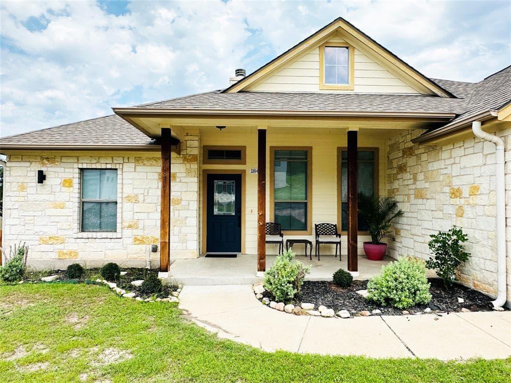 18401  Lakeland Dr photo 2