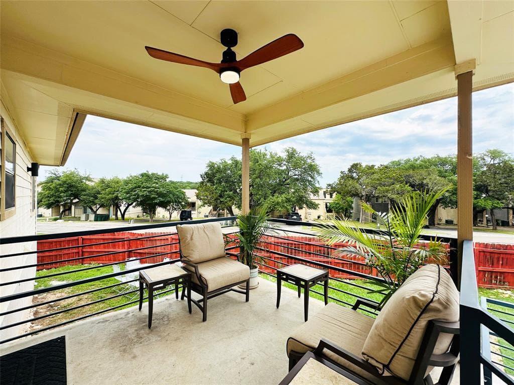 18401  Lakeland Dr photo 4