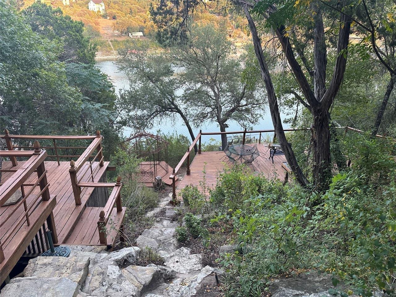 10903  Lakeside Dr photo 2