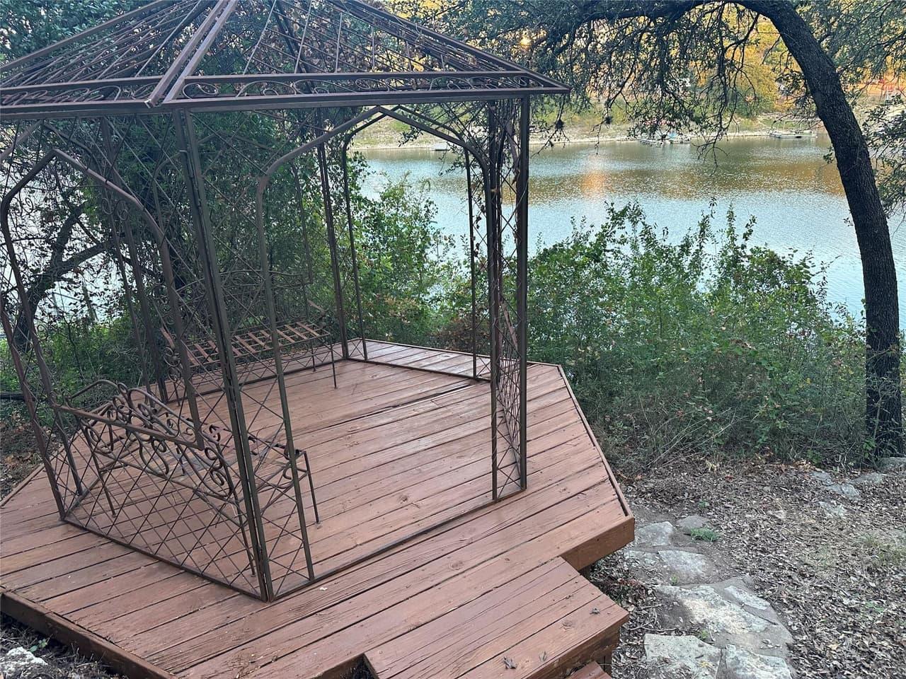 10903  Lakeside Dr photo 3