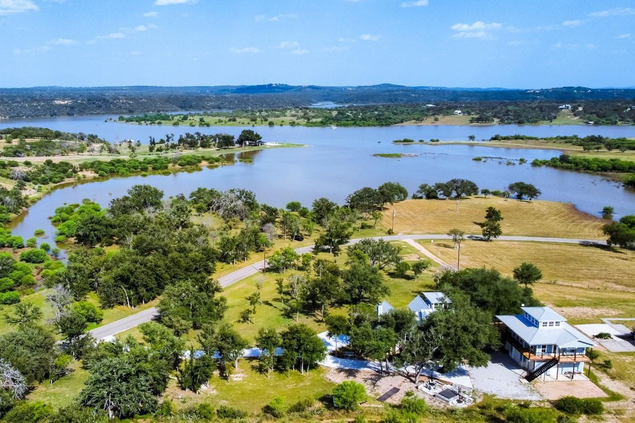 348  Chimney Cove Dr
