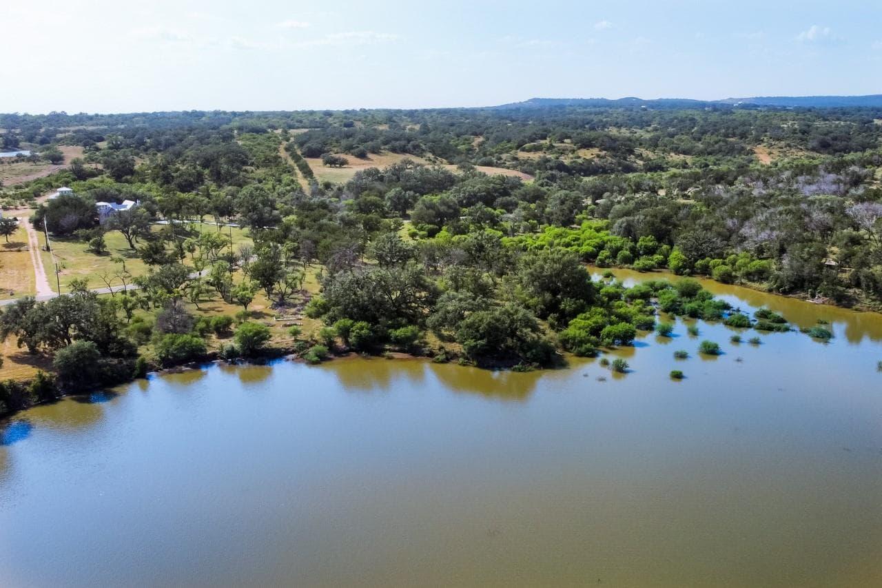 348  Chimney Cove Dr photo 3
