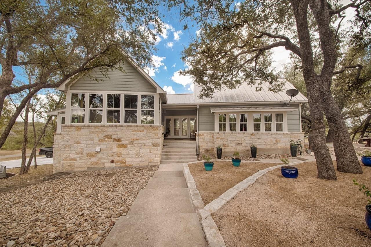 348  Chimney Cove Dr photo 4