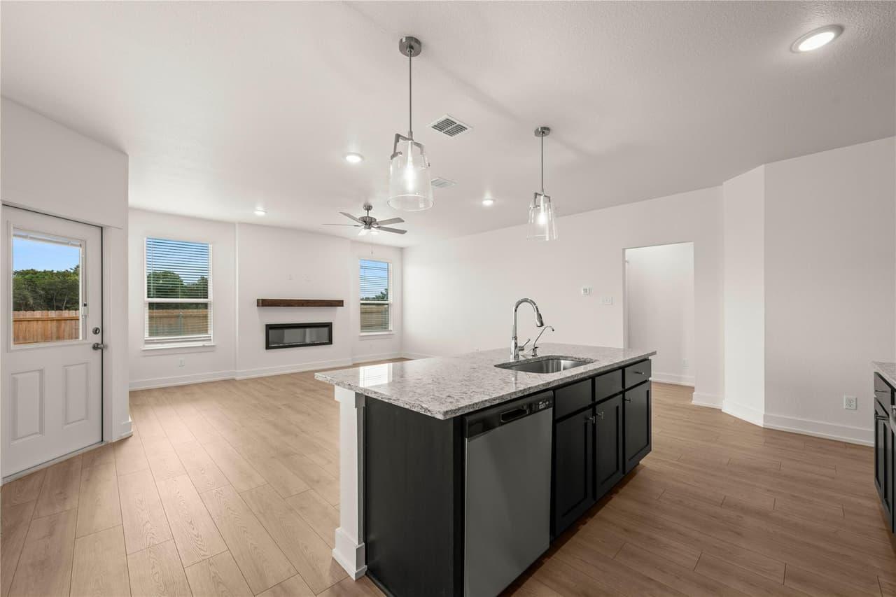 560  Gus Loop photo 4