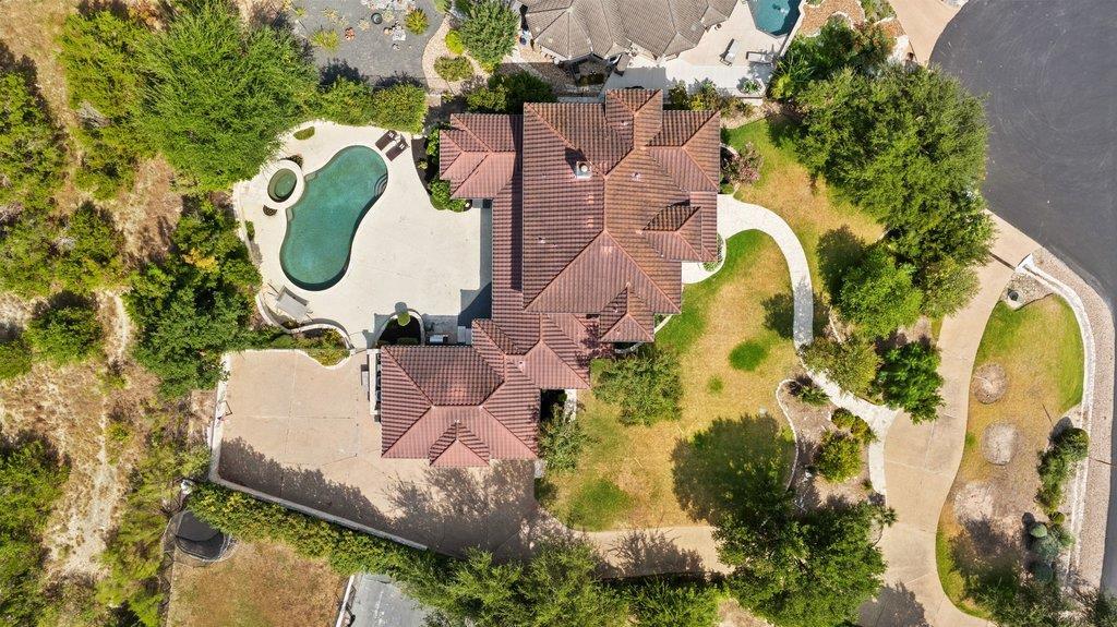 34  AUTUMN OAKS Dr photo 2