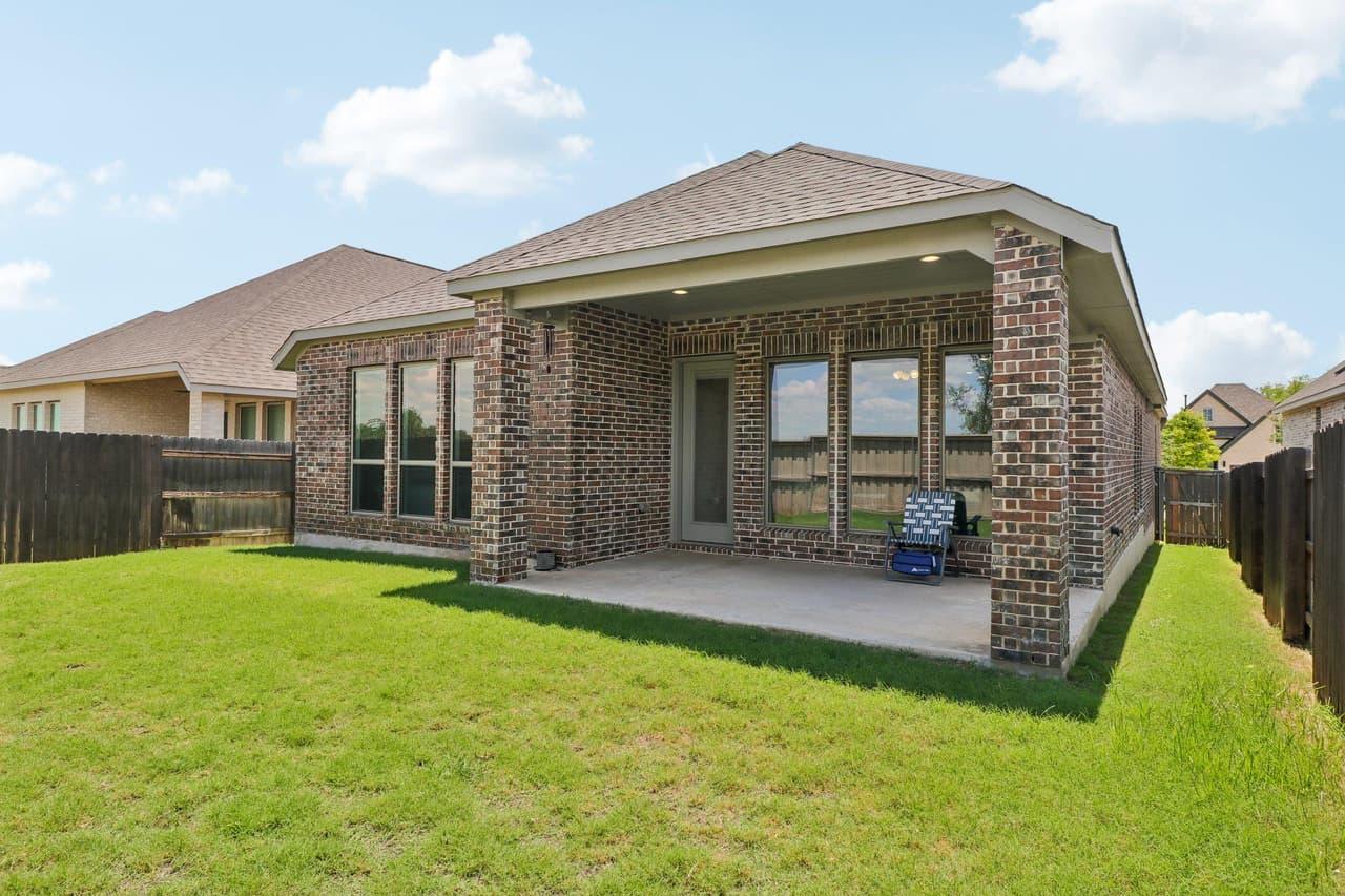 112  Chinaberry Bnd photo 2