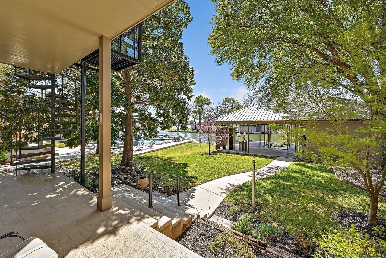 2210  Fredwoods Dr photo 3