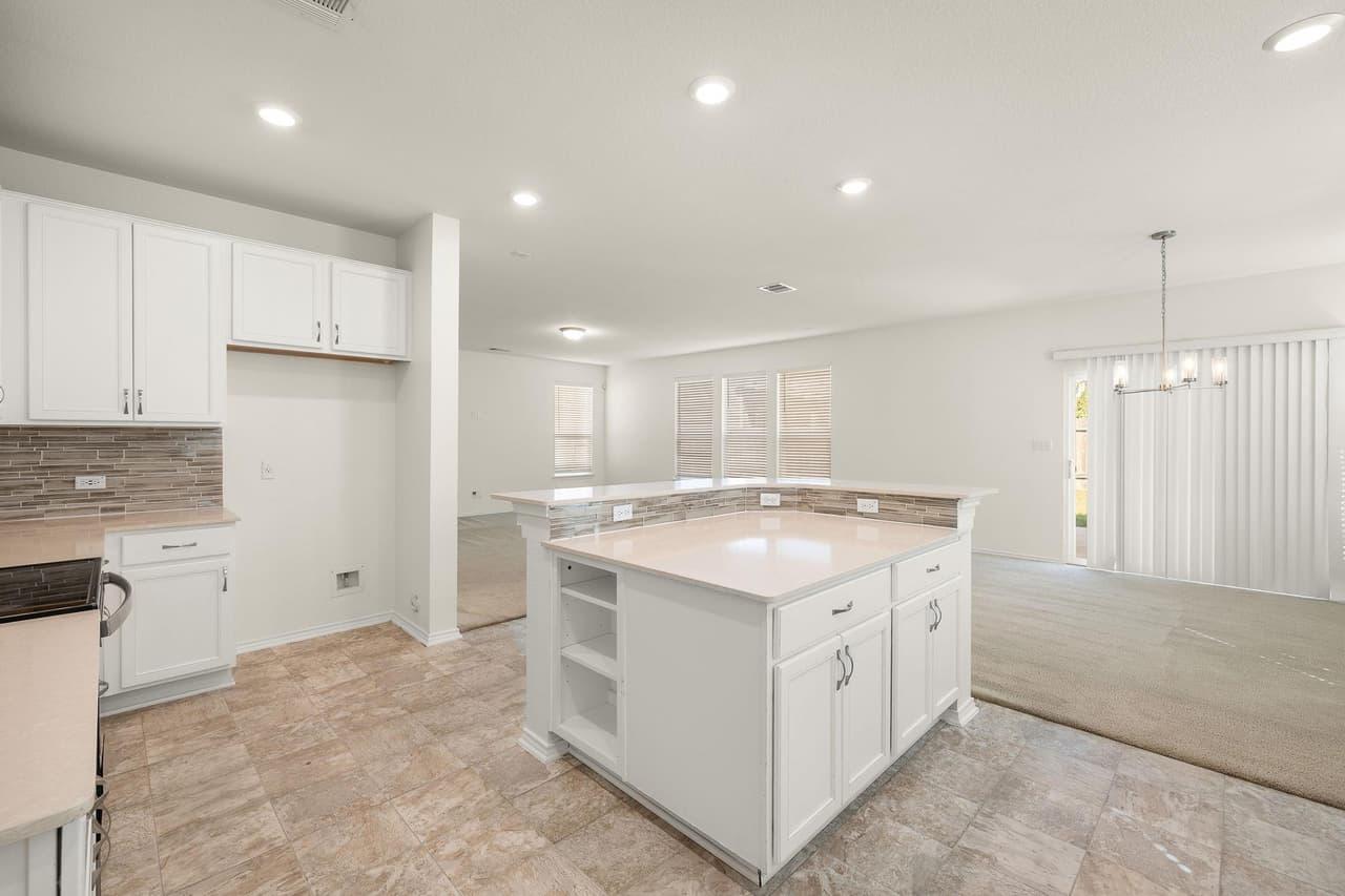 404  Lynwood Gold Way photo 2