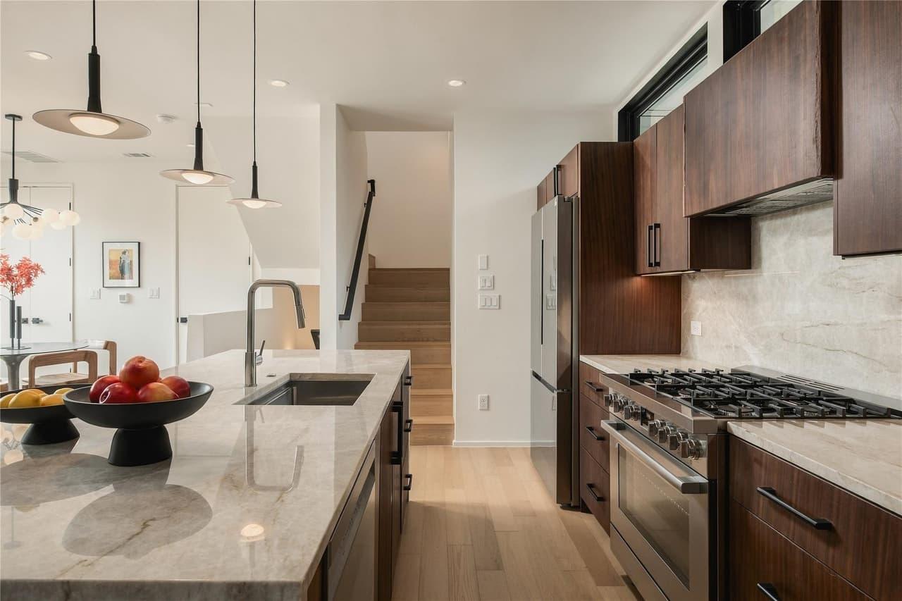 1002 W Johanna St  #1 photo 5