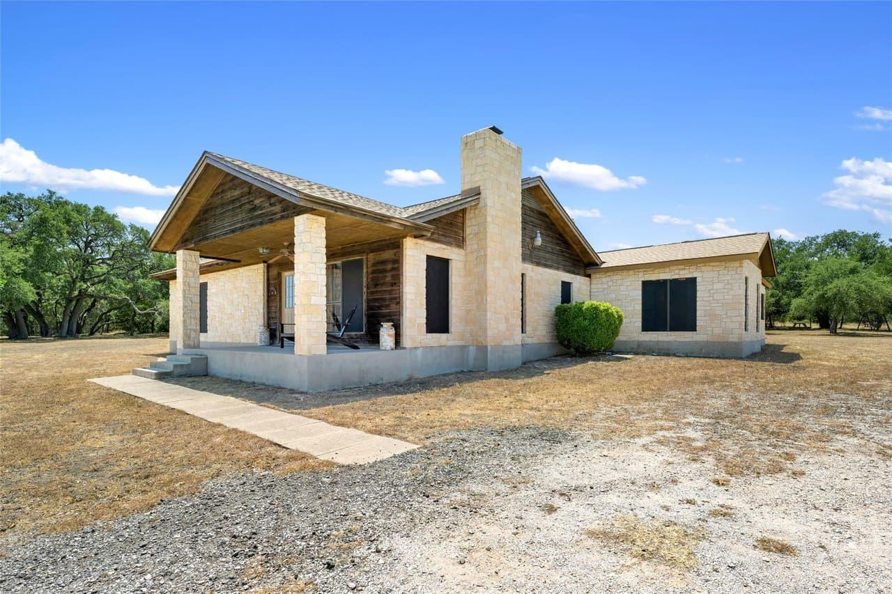 120  Craigen Rd