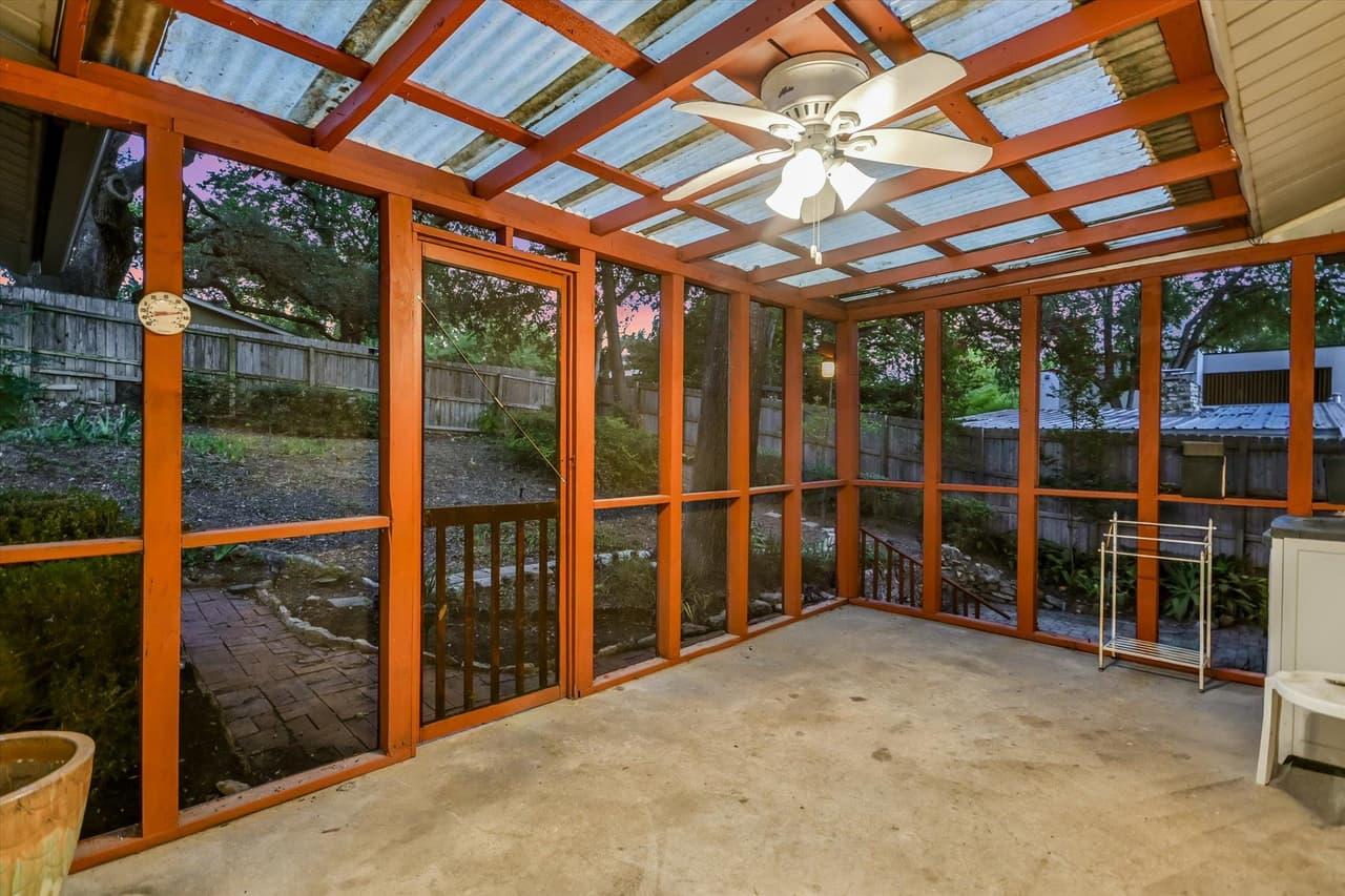 1113  BLUEBONNET Ln photo 4