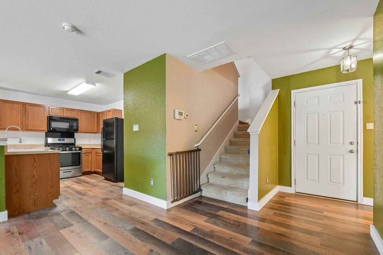 263  Quarter Ave photo 4