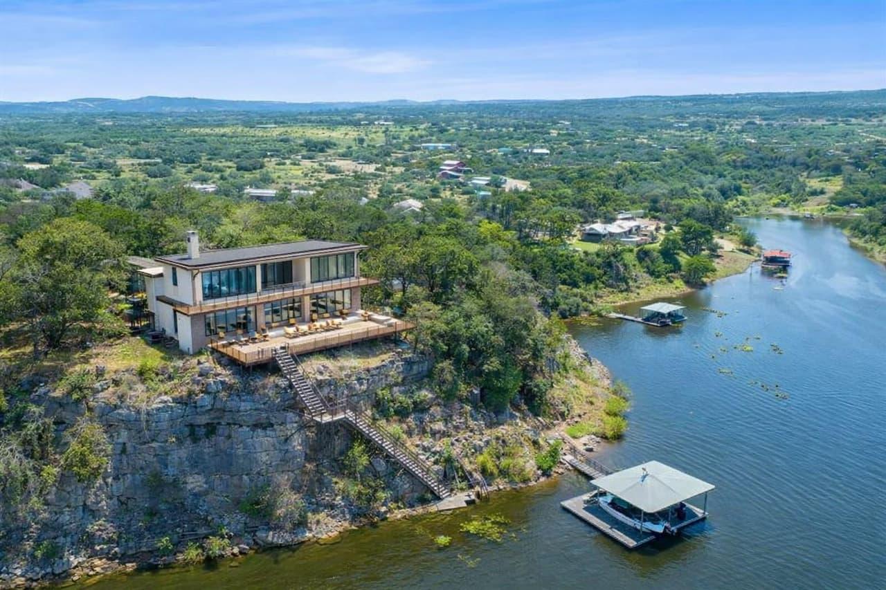 509, 513  Nomad Dr