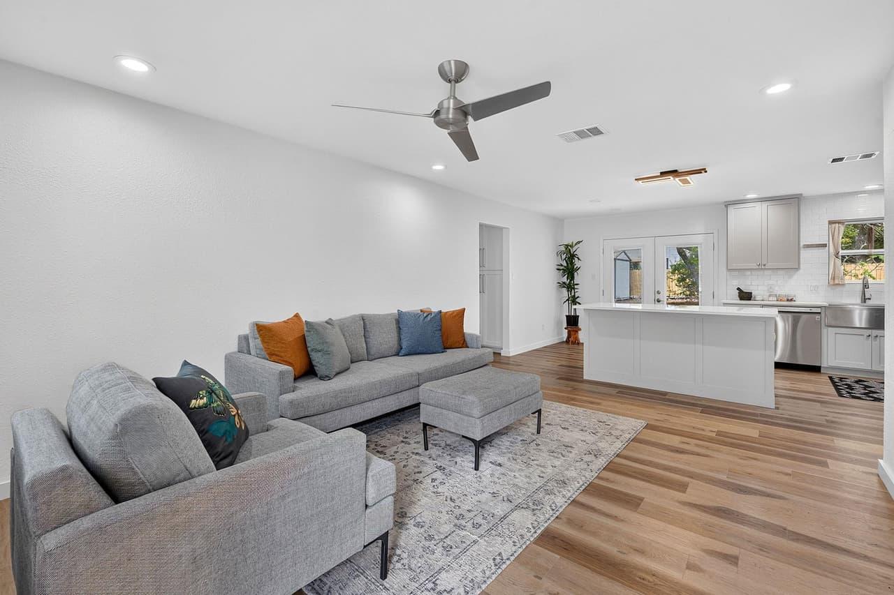 204  Chippendale Ave photo 3