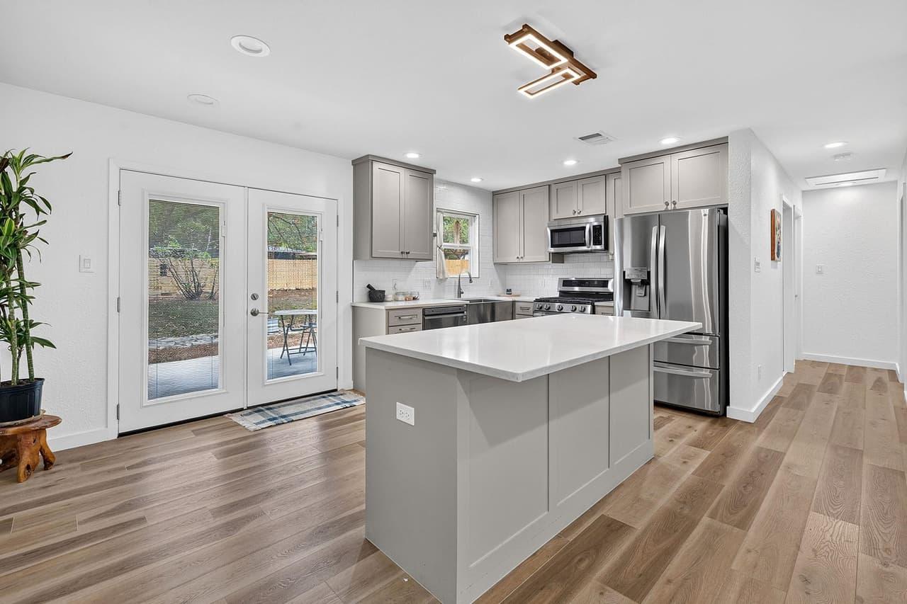 204  Chippendale Ave photo 5