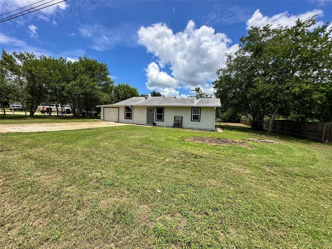 138  San Jacinto St photo 2