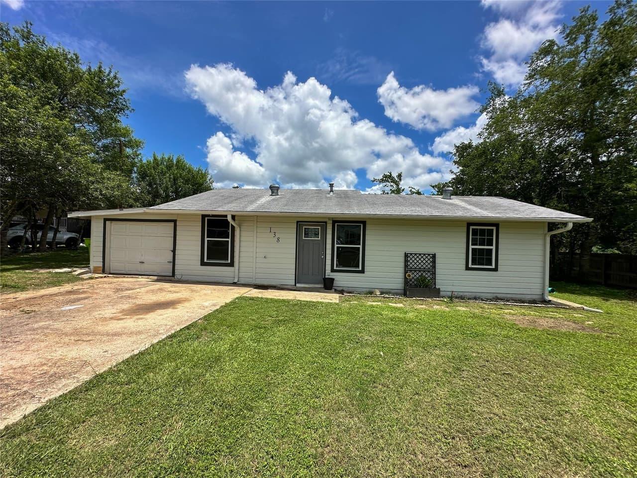 138  San Jacinto St photo 3