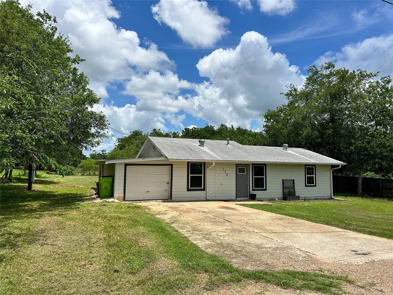 138  San Jacinto St photo 4