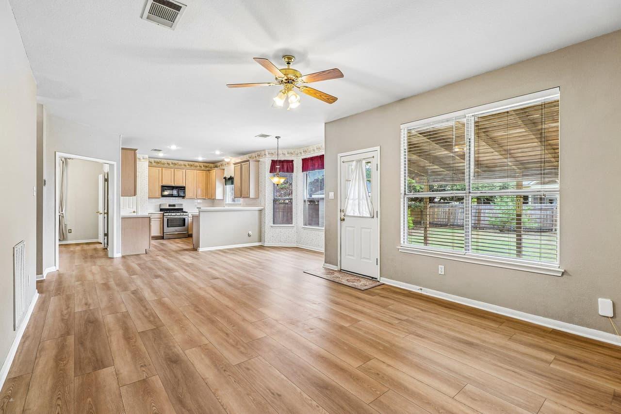 409  Keenland Dr photo 4