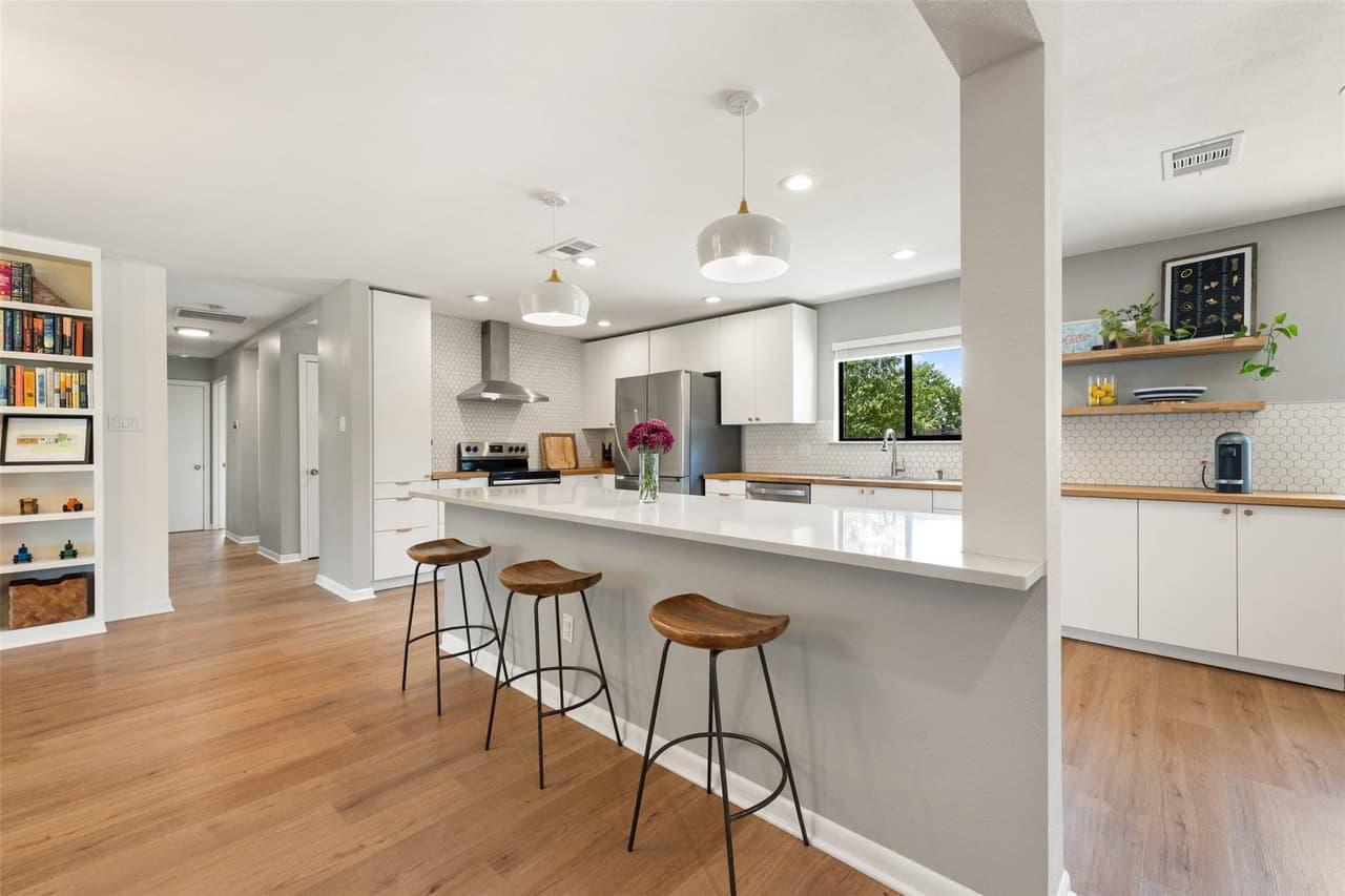 8805  Leisure Dr photo 3