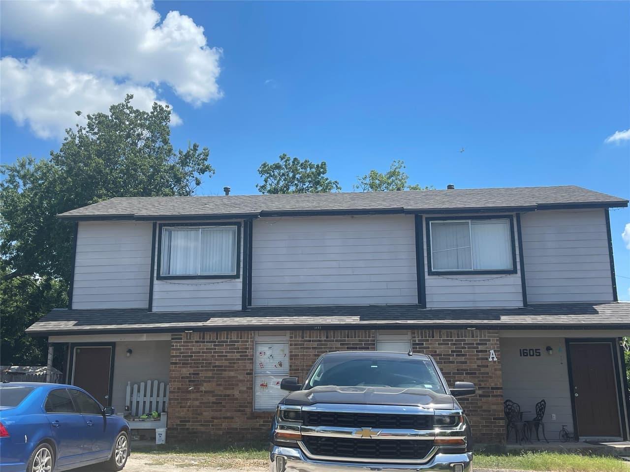 1605  Pleasant Cv