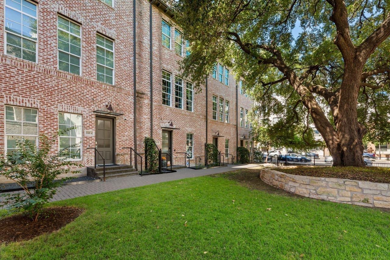 1301  Town Creek Dr  #2