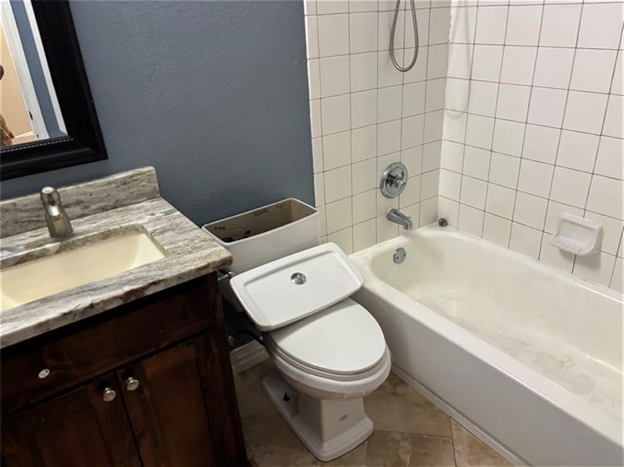 14917  Lantern Dr photo 3