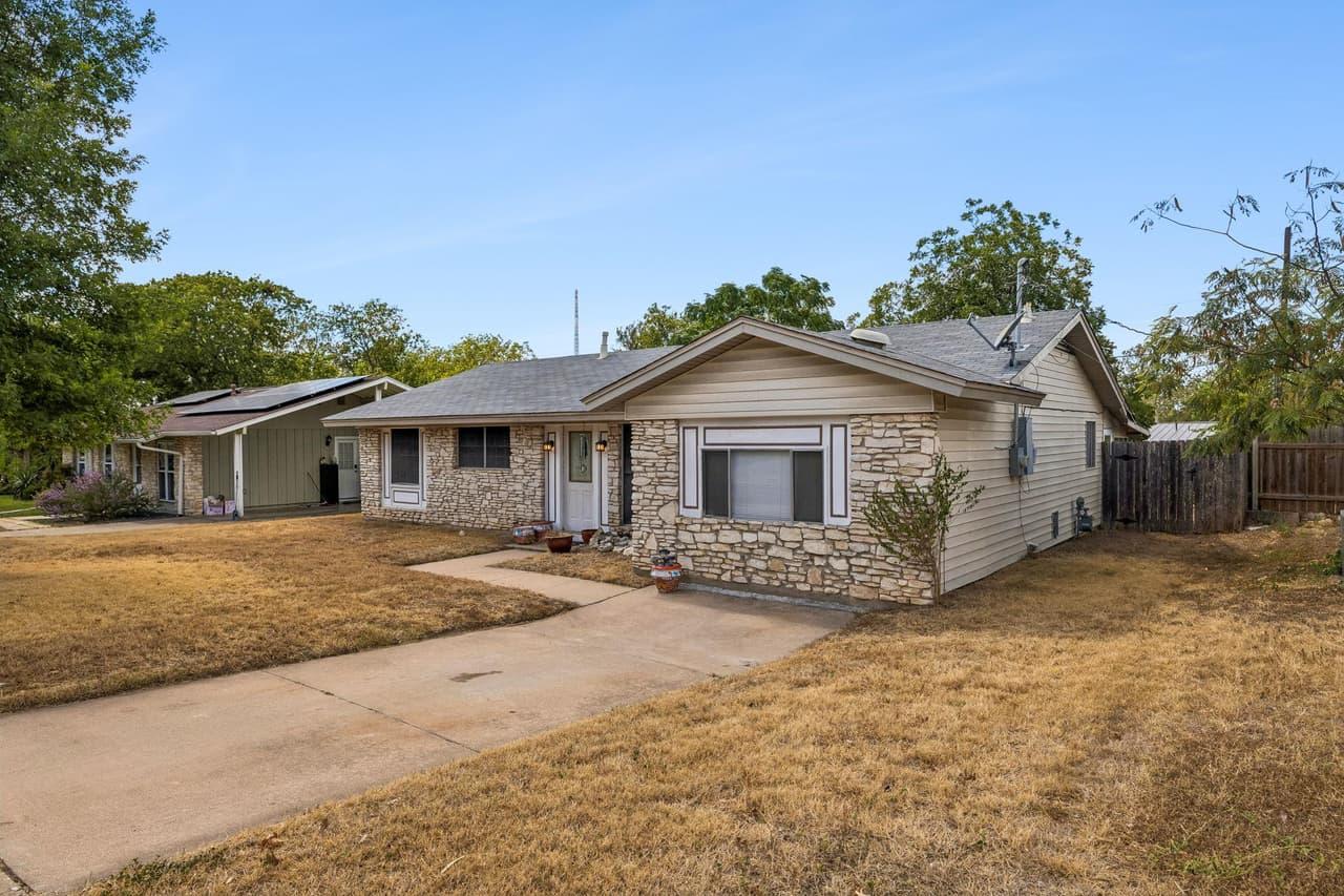 6904  Miranda Dr photo 2