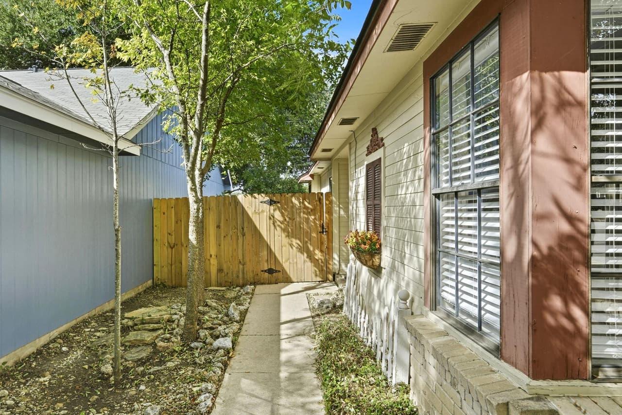 14421  Robert I Walker Blvd photo 6